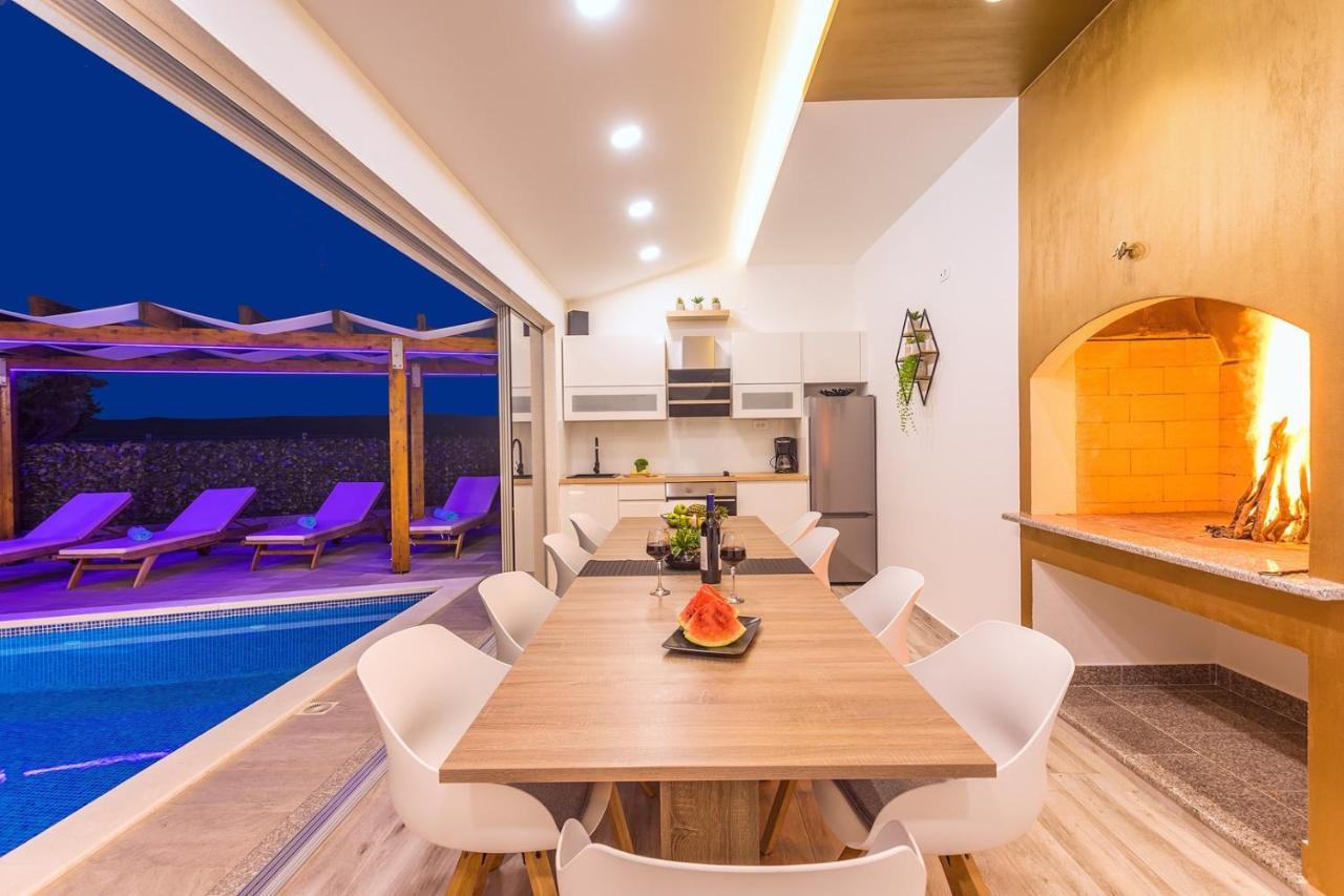Villa Matan - Only 200M From The Sandy Beaches, Private 28M2 Pool Omis Bagian luar foto