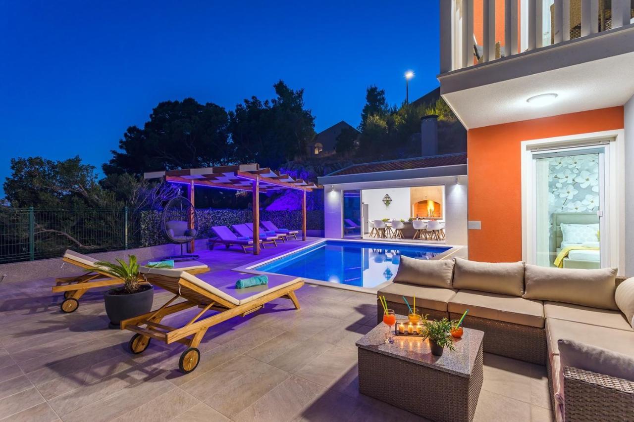 Villa Matan - Only 200M From The Sandy Beaches, Private 28M2 Pool Omis Ruang foto