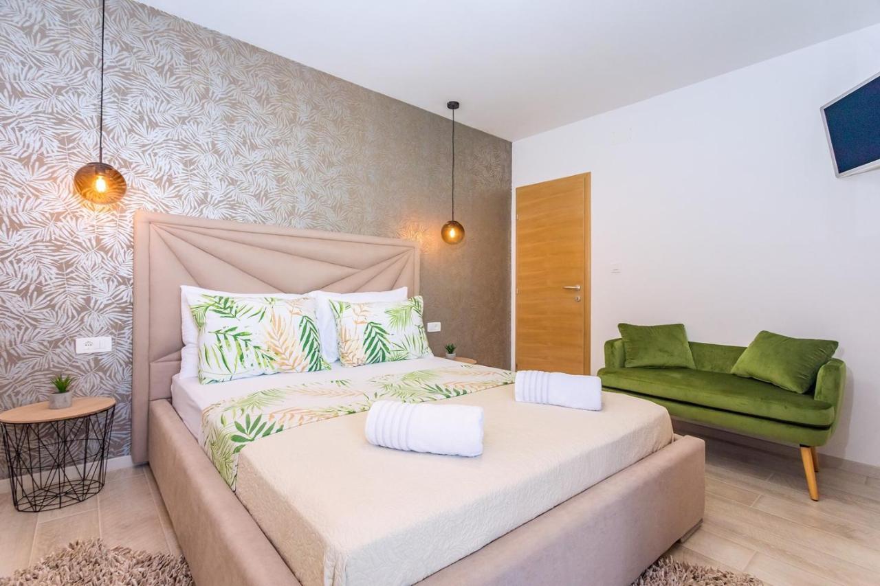 Villa Matan - Only 200M From The Sandy Beaches, Private 28M2 Pool Omis Ruang foto